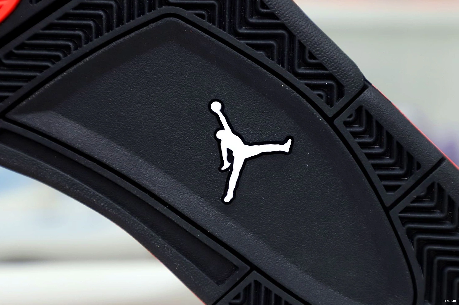 RETRO THUNDER' AIR JORDAN 4 'RED 1224